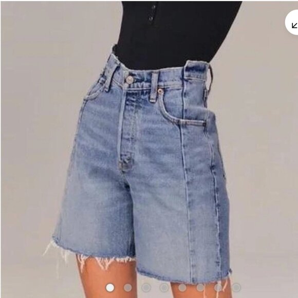 Abercrombie & Fitch The 7" High Rise Dad Short โ Medium Wash - Picture 1 of 6